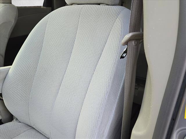 Used 2011 Toyota Sienna LE w/ Towing Pkg FWD image 13