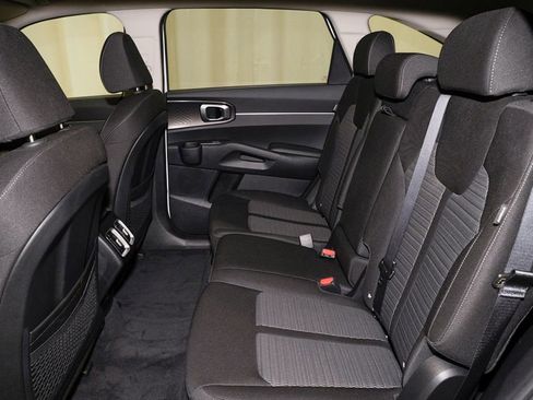 Certified 2025 Kia Sorento LX FWD image 7