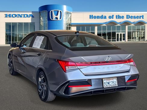 Used 2025 Hyundai Elantra SEL FWD image 5