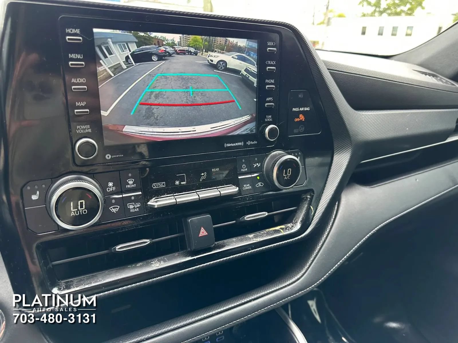 Used 2022 Toyota Highlander XSE AWD/4WD image 11