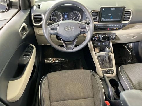 Used 2021 Hyundai Venue image 22