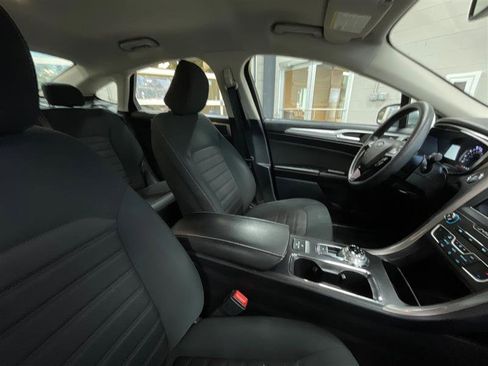 Used 2020 Ford Fusion SE image 26