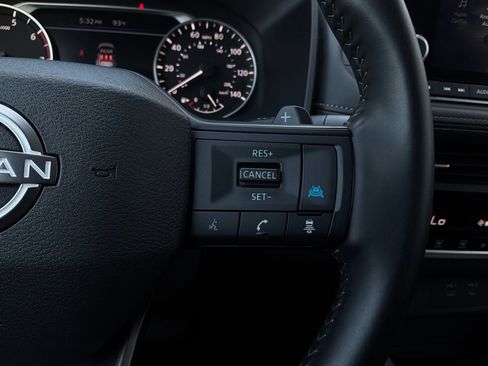 Used 2025 Nissan Rogue SV FWD image 34