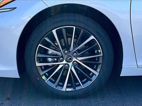 New 2025 Lexus ES 350 w/ Premium Package image 12