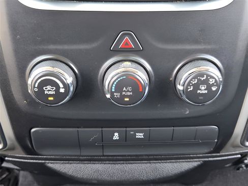 Used 2020 RAM 1500 Classic SLT RWD image 17