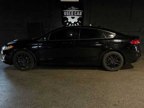 Used 2020 Ford Fusion SE w/ Equipment Group 151A FWD image 2
