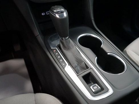 Used 2020 Chevrolet Equinox LS image 32