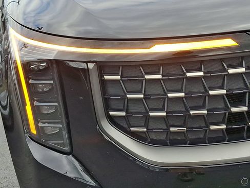 Certified 2025 Kia Carnival SX Prestige FWD image 9