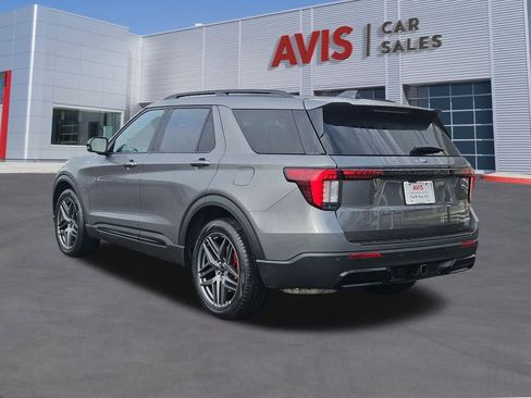 Used 2025 Ford Explorer ST-Line w/ ST-Line Street Pack image 3