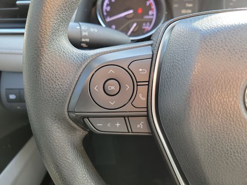 Used 2018 Toyota Camry LE image 25