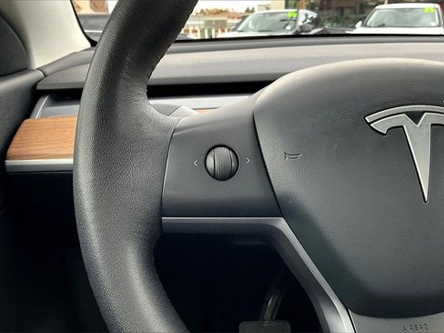 Used 2020 Tesla Model Y Long Range image 17