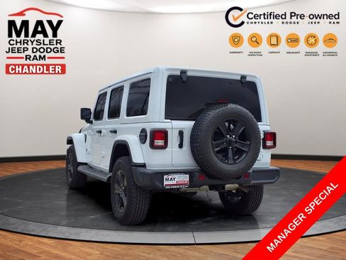 Used 2022 Jeep Wrangler Unlimited Sahara AWD/4WD image 3