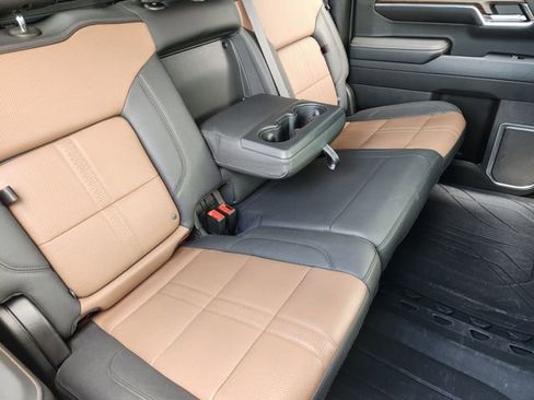 Used 2024 Chevrolet Silverado 1500 High Country w/ Technology Package AWD/4WD image 21