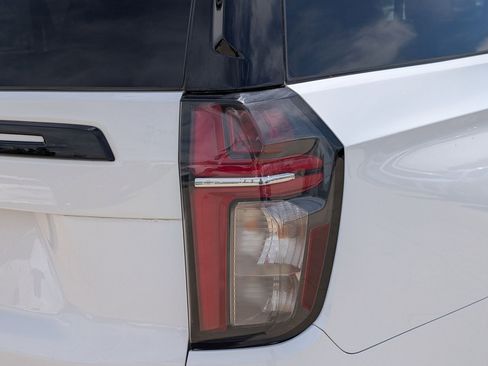 Used 2024 Chevrolet Suburban Z71 w/ Luxury Package AWD/4WD image 12