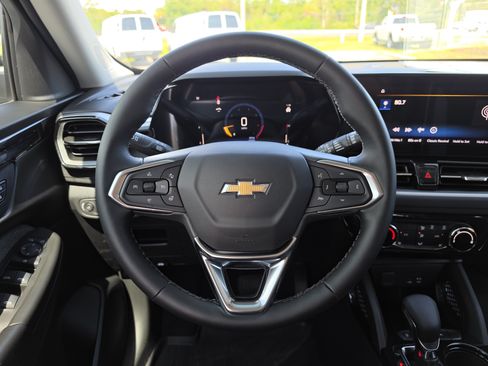 New 2026 Chevrolet TrailBlazer LT w/ LT Cold Weather Package FWD image 19