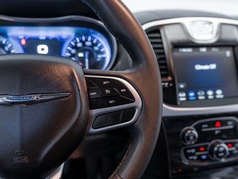 Used 2022 Chrysler 300 Touring image 27