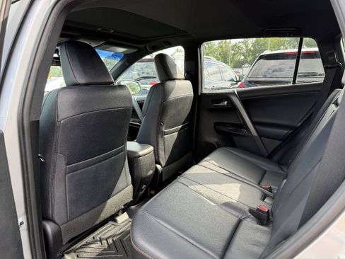 Used 2016 Toyota RAV4 SE FWD image 9