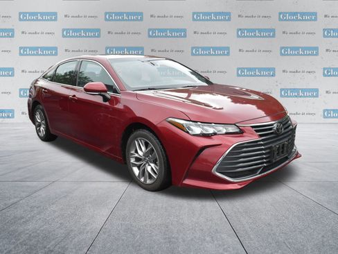Used 2019 Toyota Avalon XLE w/ Moonroof Package FWD image 3
