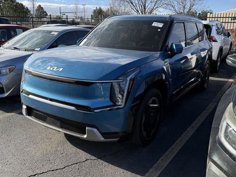 Used 2024 Kia EV9 Land AWD/4WD image 2