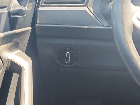 Used 2023 Volkswagen Jetta SE FWD image 13