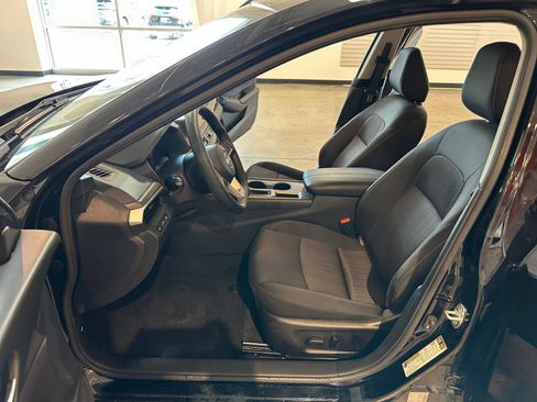 Used 2025 Nissan Altima 2.5 SV FWD image 25