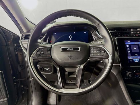 Used 2021 Jeep Grand Cherokee L Laredo w/ Luxury Tech Group I AWD/4WD image 3