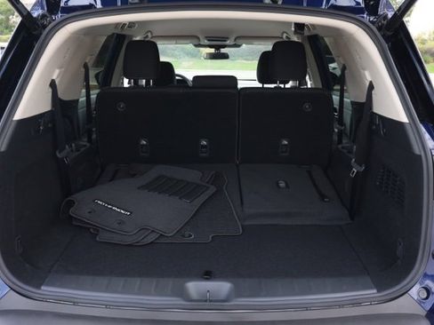 New 2025 Nissan Pathfinder SV image 16