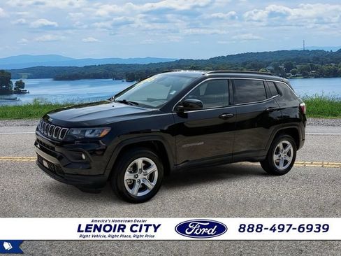 Used 2024 Jeep Compass Latitude AWD/4WD image 7