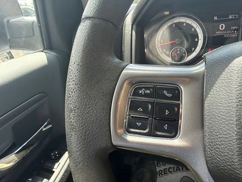 Used 2022 RAM 1500 Classic SLT AWD/4WD image 19