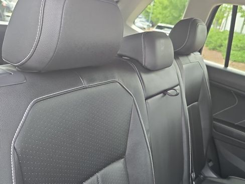 Used 2022 Volkswagen Tiguan SE FWD image 21