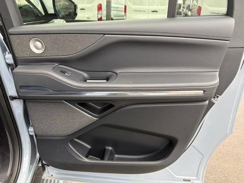 New 2025 Lincoln Navigator L Reserve w/ Jet Appearance Package AWD/4WD image 19