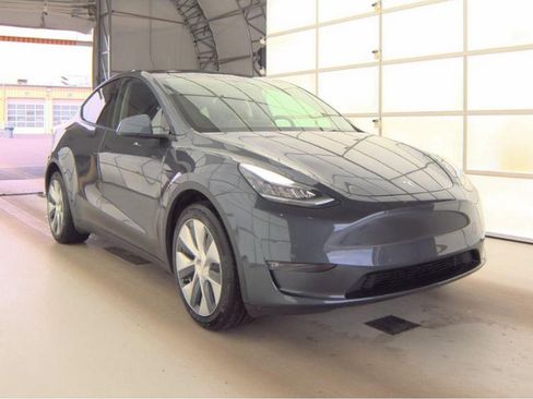 Used 2021 Tesla Model Y Long Range image 4