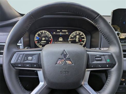 Used 2024 Mitsubishi Outlander SE Black Edition image 30