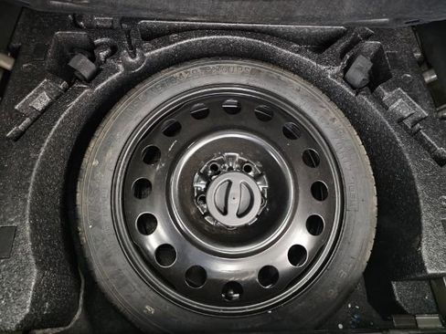 Used 2017 Chevrolet Equinox LT image 40