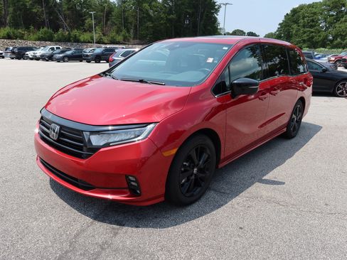 Certified 2024 Honda Odyssey Sport image 9
