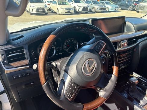 Used 2016 Lexus LX 570 4WD w/ Luxury Package image 13