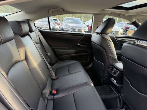 Used 2025 Lexus ES 350 Premium image 17