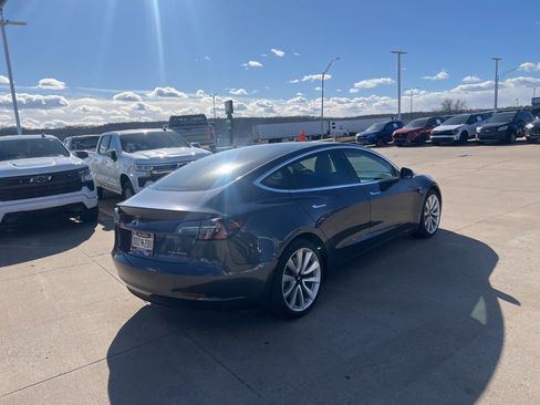 Used 2018 Tesla Model 3 Long Range image 10