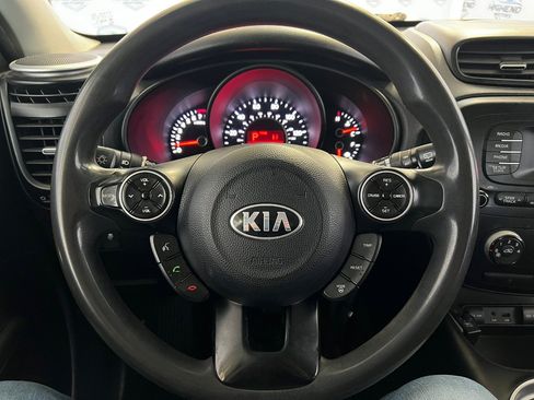 Used 2015 Kia Soul image 28