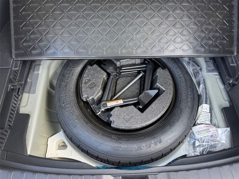 Used 2023 Toyota RAV4 XLE image 17