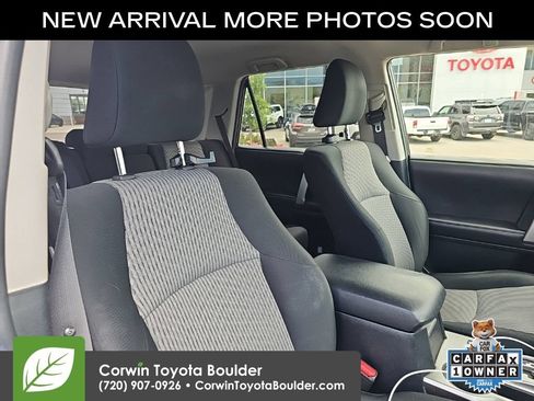 Used 2018 Toyota 4Runner SR5 AWD/4WD image 10