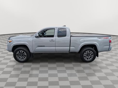 Used 2021 Toyota Tacoma TRD Sport w/ Technology Package AWD/4WD image 2
