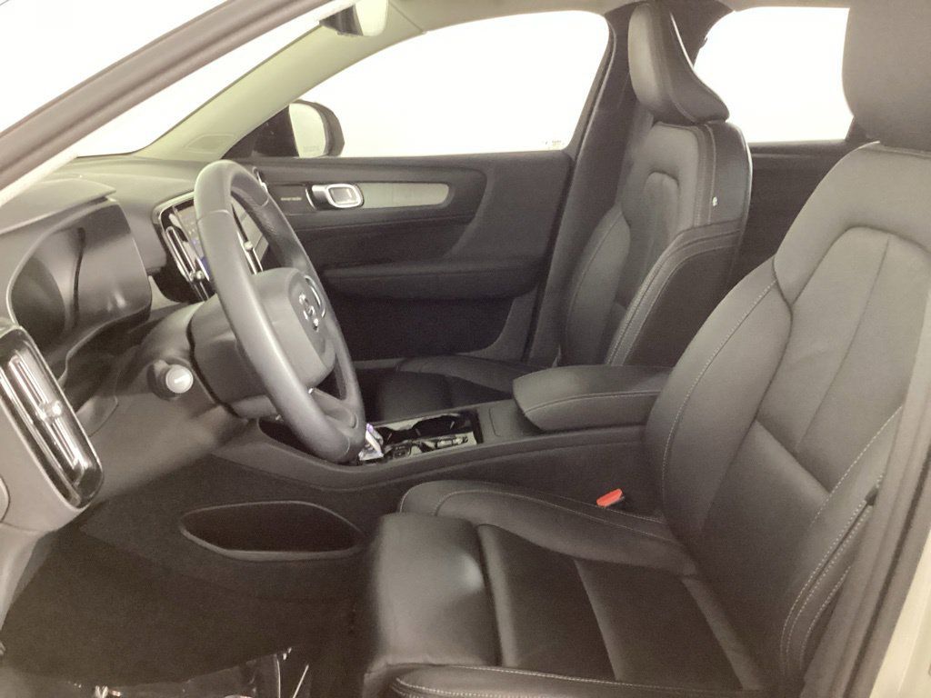 Used 2024 Volvo XC40 B5 Plus w/ Protection Package Premier AWD/4WD image 10