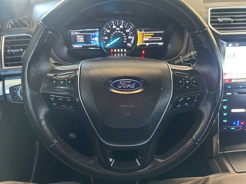 Used 2017 Ford Explorer Limited image 17