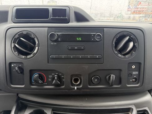 Used 2014 Ford E-250 and Econoline 250 w/ Power Group image 22