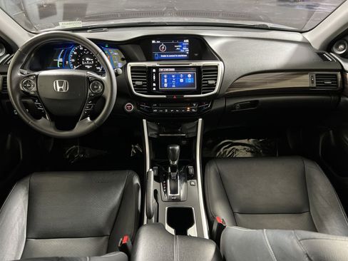 Used 2017 Honda Accord Touring image 23