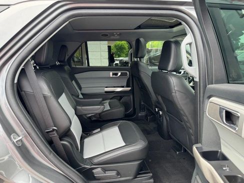 Used 2023 Ford Explorer XLT w/ Equipment Group 202A AWD/4WD image 12