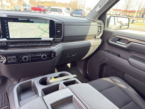 Used 2025 Chevrolet Silverado 1500 LT image 23