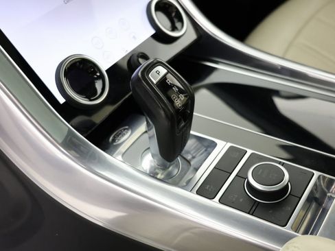 Used 2020 Land Rover Range Rover Sport HSE Dynamic image 6