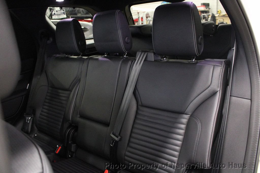 Used 2025 Land Rover Discovery Dynamic SE AWD/4WD image 34